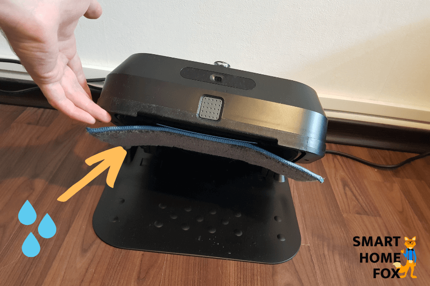 Водоотталкивающий напольный коврик для зарядной станции iRobot Braava jet m6 виден крупным планом